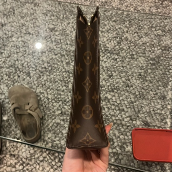 Louis Vuitton Monogram Toiletry Pouch 26 - Picture 5 of 10